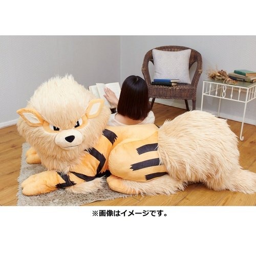 ポケモン」ウインディと添い寝できる♪ 約1/2スケールなのに、存在感