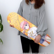 五等分の花嫁」三玖や四葉、中野家の五つ子を大胆デザイン♪ スケート