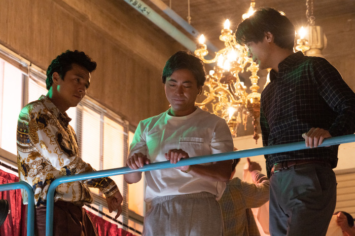 全裸監督」バブル時代を再現！“歌舞伎町”巨大セット＆衣装の秘密が