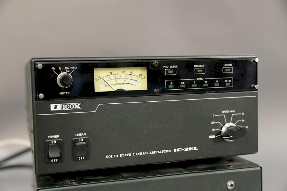 Icom IC-2KL amplifier solid state linear amplifier and Icom IC