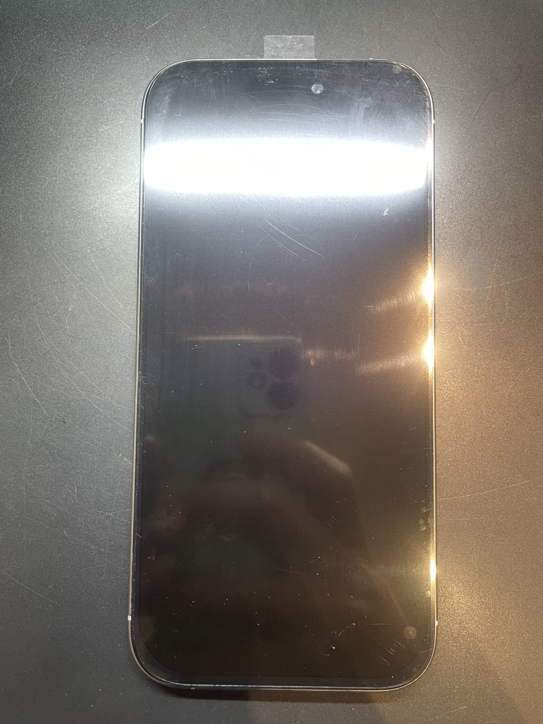 落として画面が映らなくなった…iPhone 16Pro画面交換修理を行いました