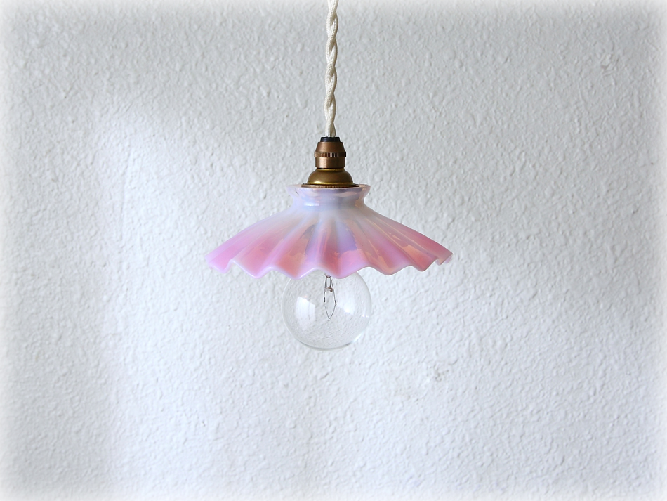 W. A. S. Benson ピンクオパールセントガラス ウェービングエッジ