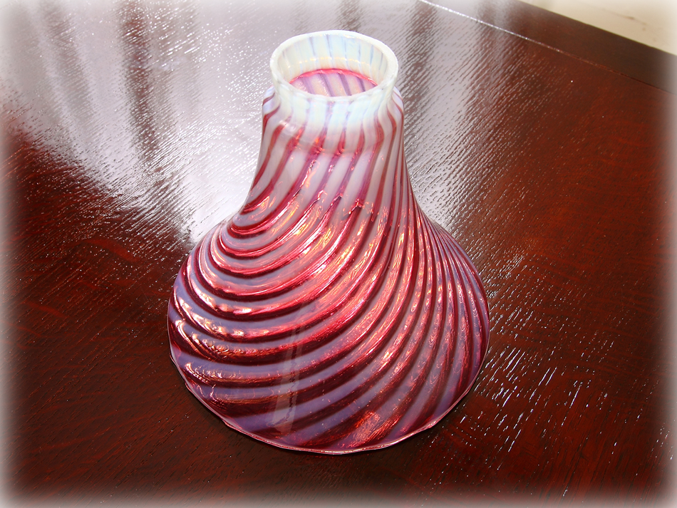 フェントンFenton クランベリー/オパールセント ガラスランプシェード