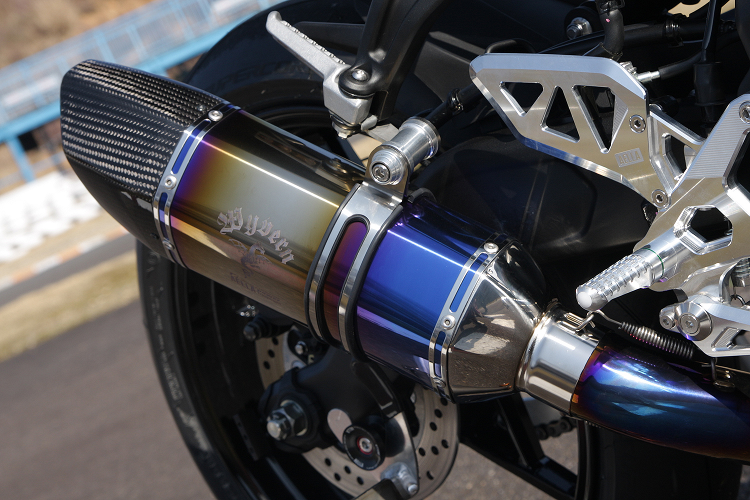 リアルスペックマフラー(Kawasaki Ninja ZX-25R)チタングラデーション