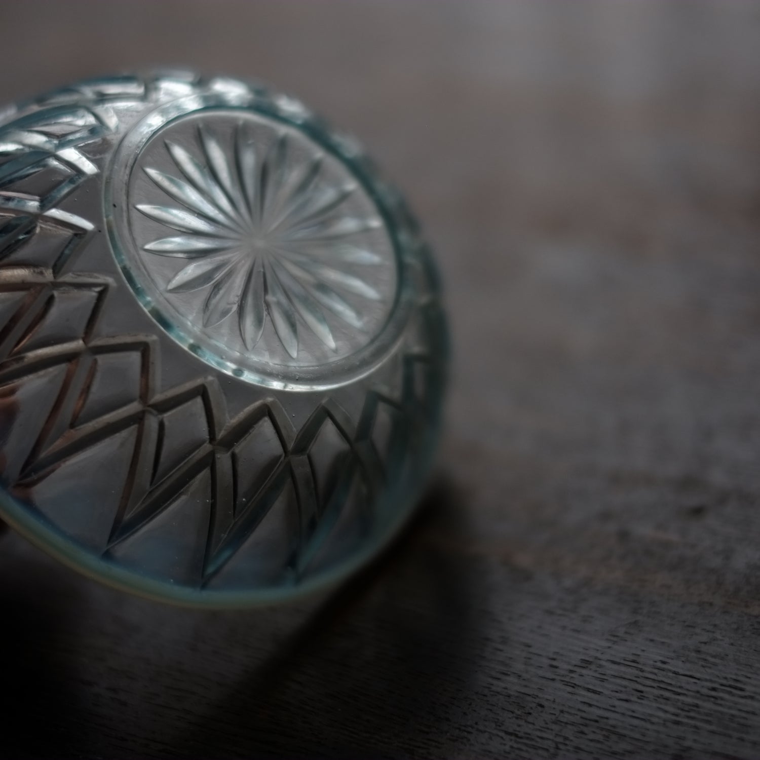 時代 乳白縁ガラス 深皿 (大正~昭和初期頃) – 逢季荘