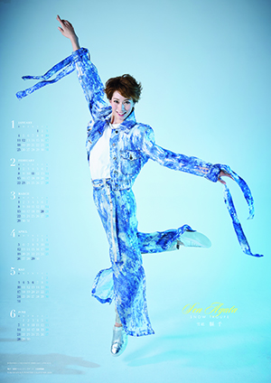 宝塚歌劇ステージカレンダー 2020年版  表裏両面写真26枚 宝塚歌劇ステージカレンダー 2020年版 表裏両面写真26枚 - メルカリ