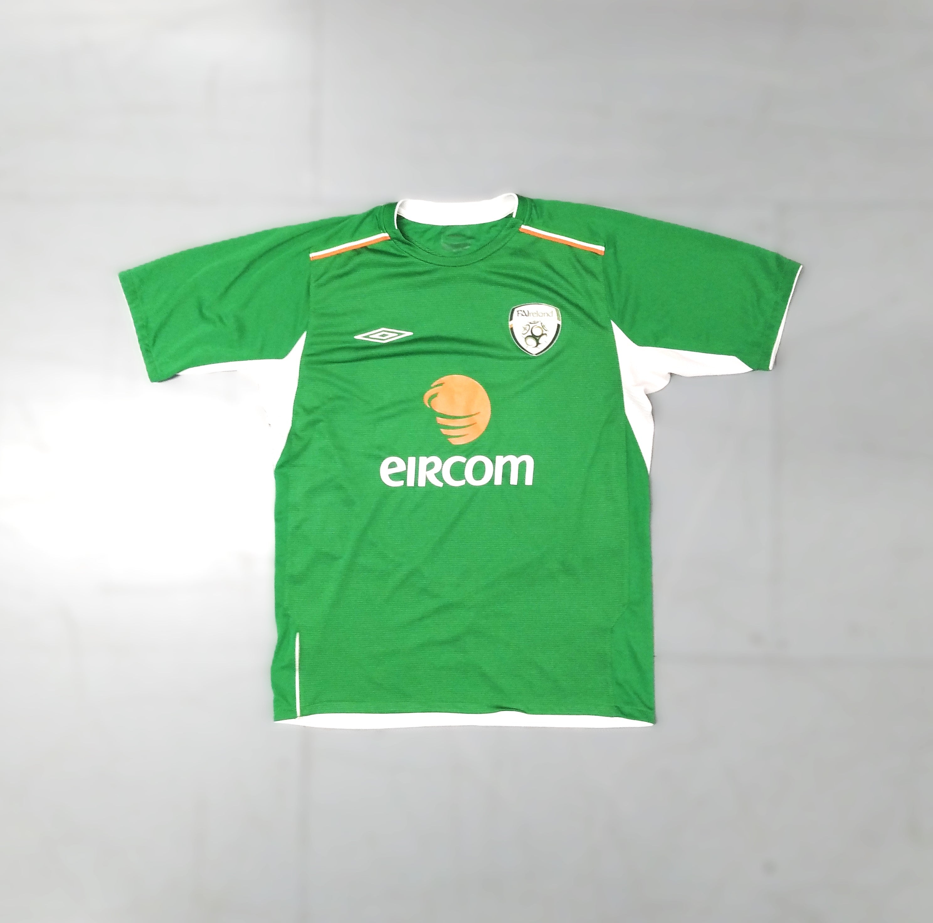 Republic of Ireland 2004 / 05 Football Jersey Umbro (M) [Very Good