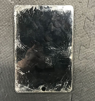 iPad Mini 5(A2124)の画面がバキバキになった液晶修理 | パソコン修理