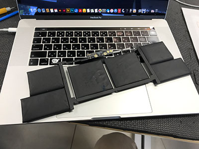 MacBook Pro 2018 A1990のバッテリー交換 膨張している | パソコン修理