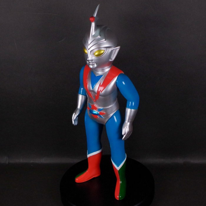 ブルマァクから『流星人間ゾーン』の巨大ヒーロー「ゾーンファイター