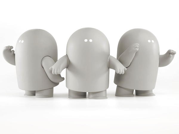 美術雑貨店VINYLで木工アーティスト・EMU氏のソフビ「EMU boy」＆「指