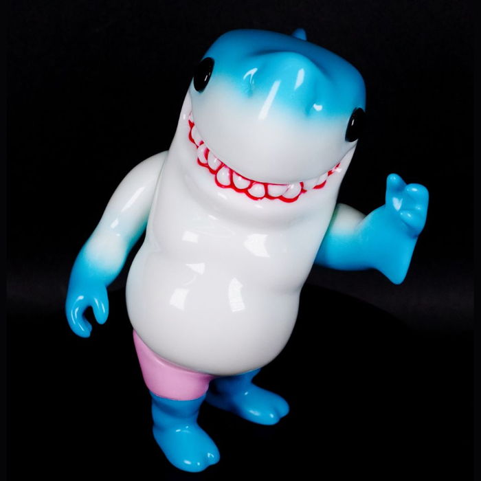 Momoco Studioの「SHARK BOY」が真夏のビーチにやってきた！ | sofvi.tokyo