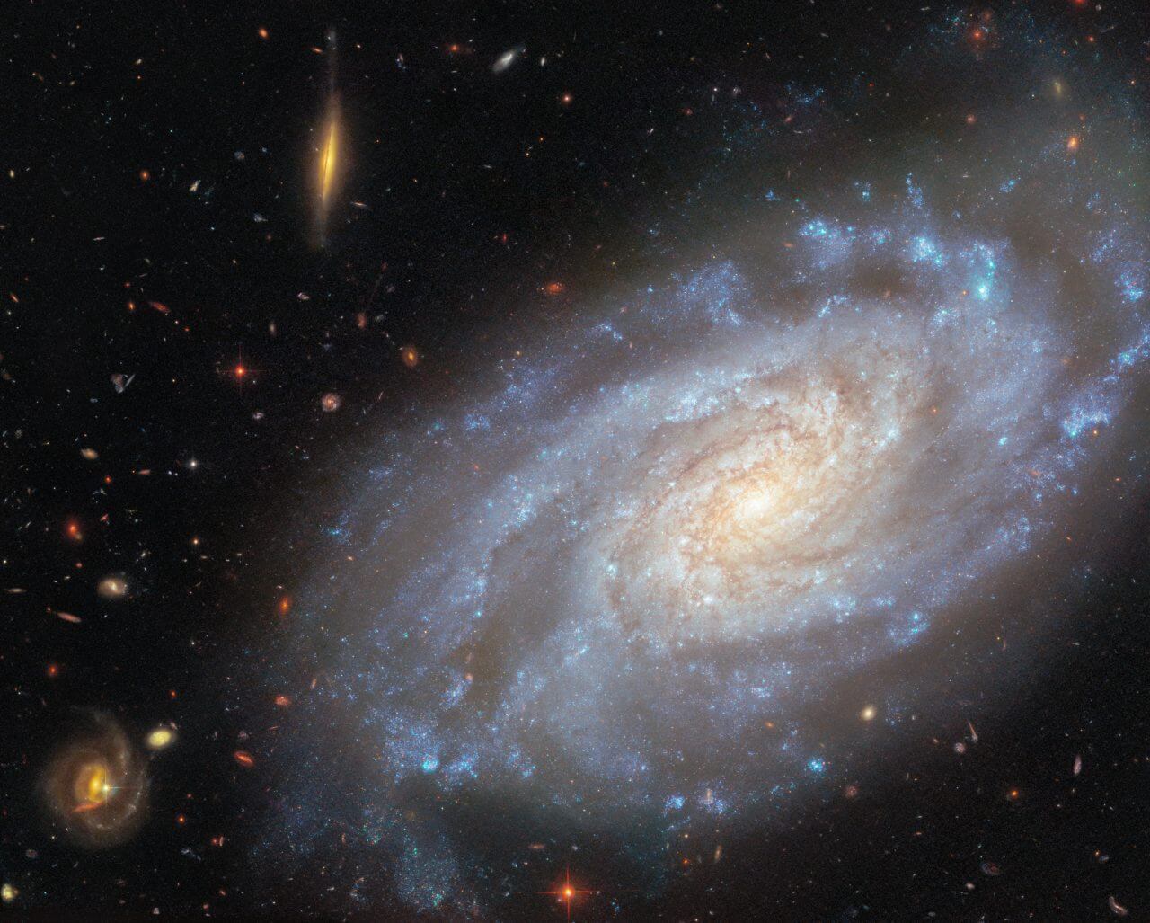 ハッブル宇宙望遠鏡が20年以上にわたって観測 渦巻銀河「NGC 3370」