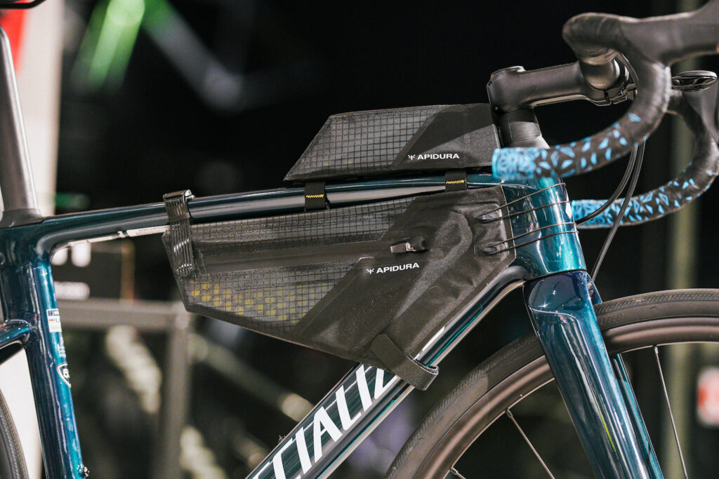 新入荷】「平均5Wを削減するバッグ」Apidura Aero System登場