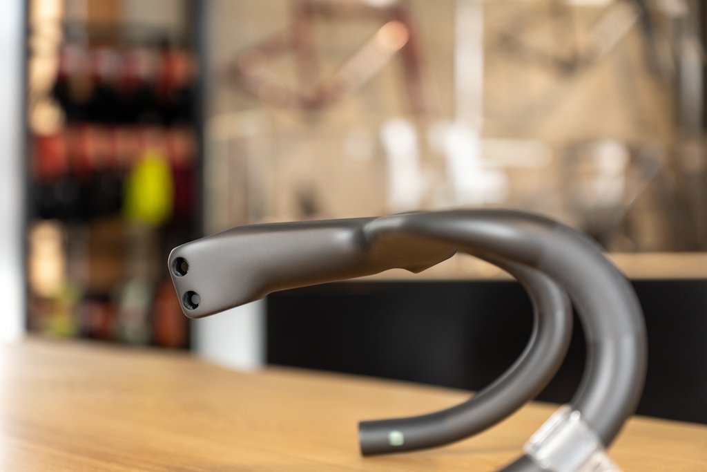 スペシャライズド史上最速の一体型ハンドルRoval Rapide Cockpitが再