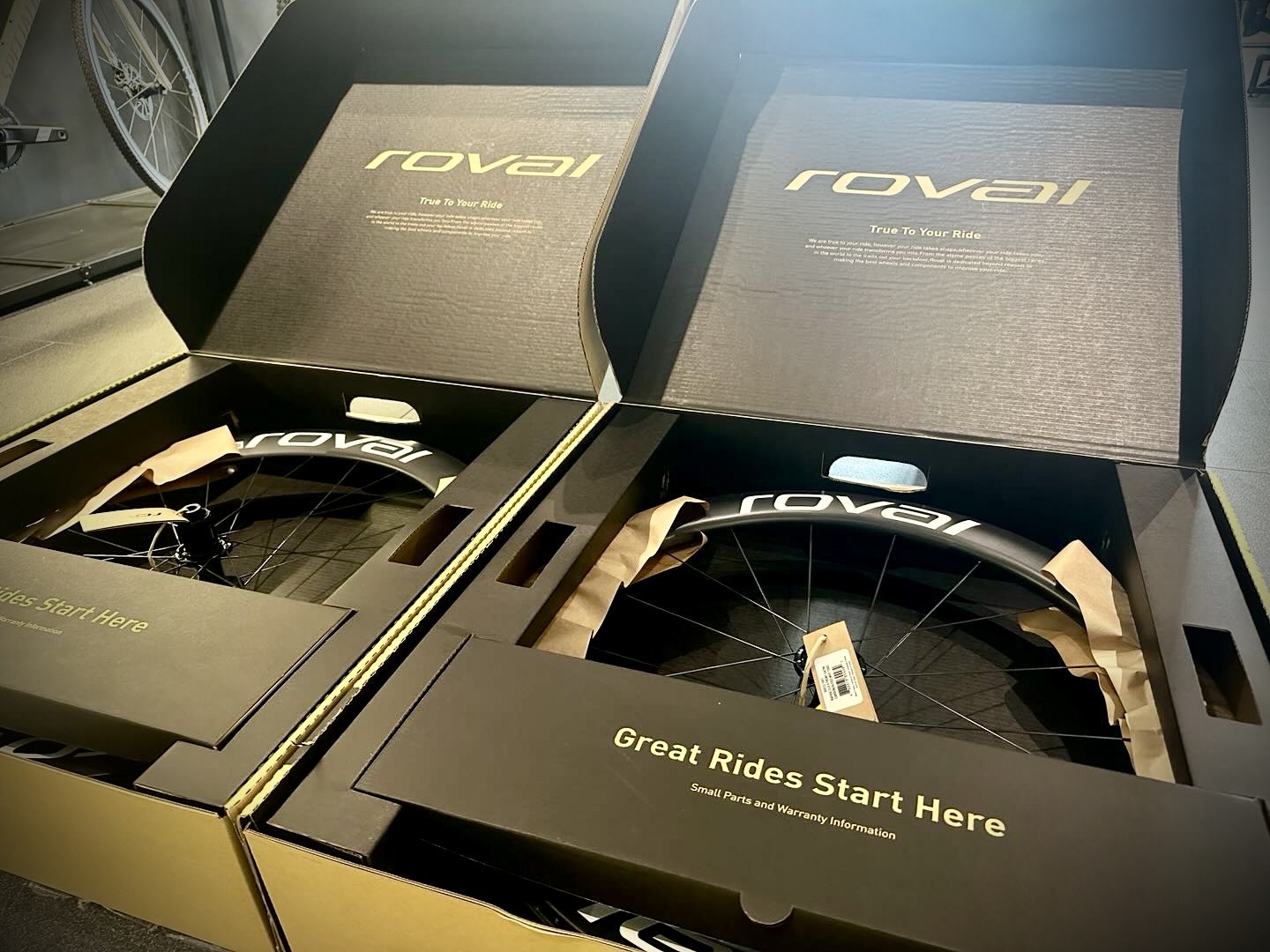 超希少なホワイトロゴが再入荷！】ROVAL RAPIDE CLX II が1セット限定