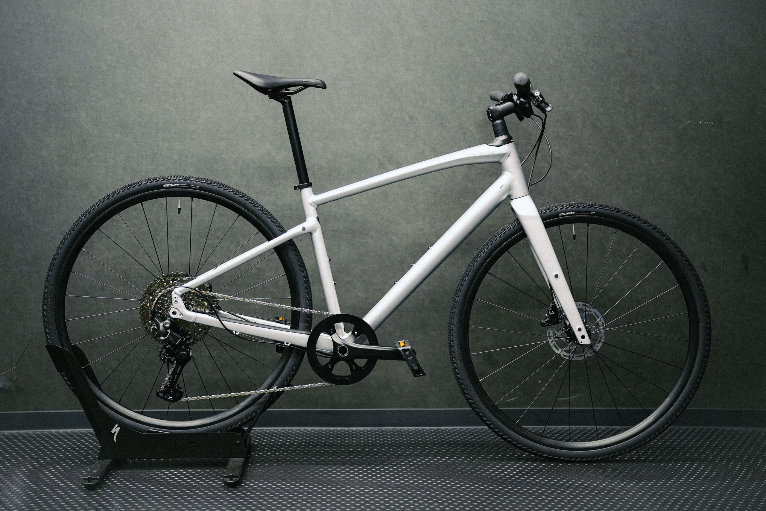 振動吸収性に優れた2025年モデルSIRRUS X4.0の試乗車が入荷