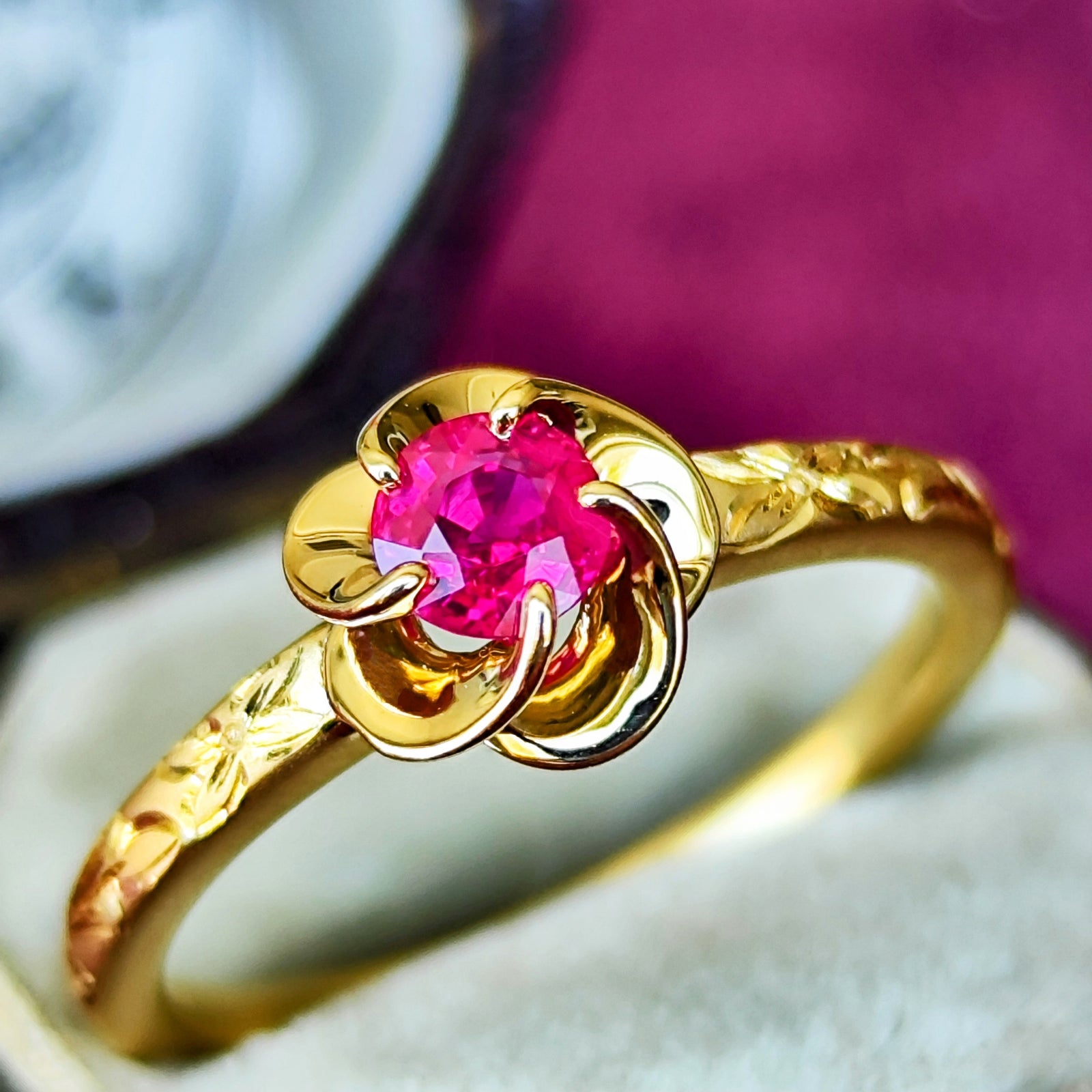 復刻 捻り梅】天然ルビー お花の彫り 18金リング – Mico宝飾店