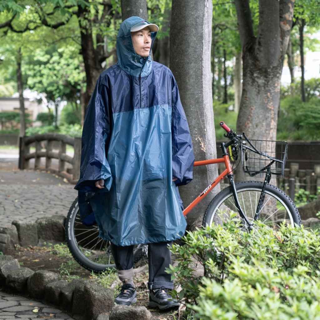FAIRWEATHER* packable rain poncho (navy/slate blue) - BLUE LUG