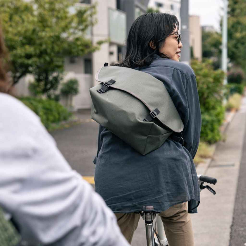 BLUE LUG* the messenger bag half (black/reflector) - BLUE LUG