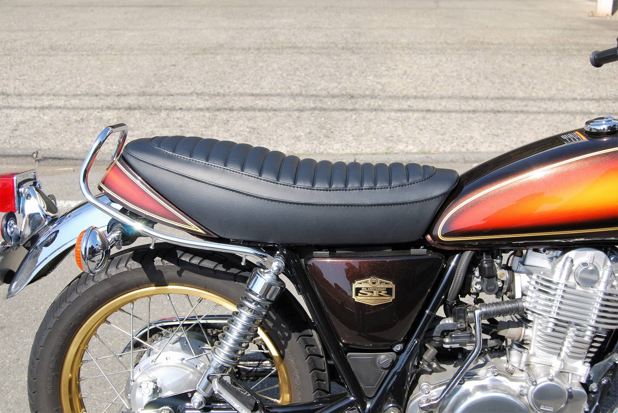 純正カウル対応 ダブルシート A ステッチ 中抜きタック SR400｜K＆H