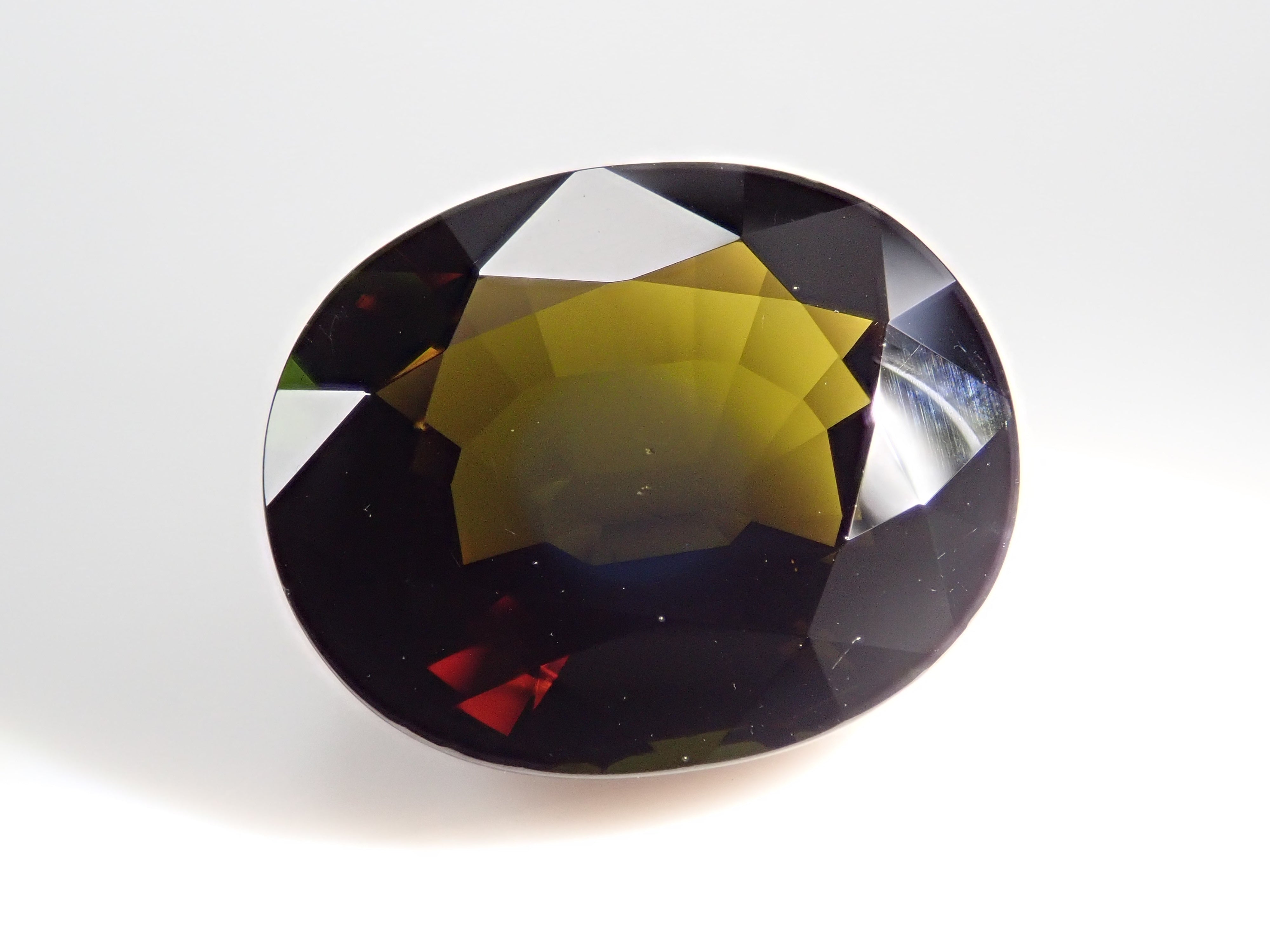 タンザニア産カラーチェンジクロムトルマリン 13.194ctルース 中宝鑑