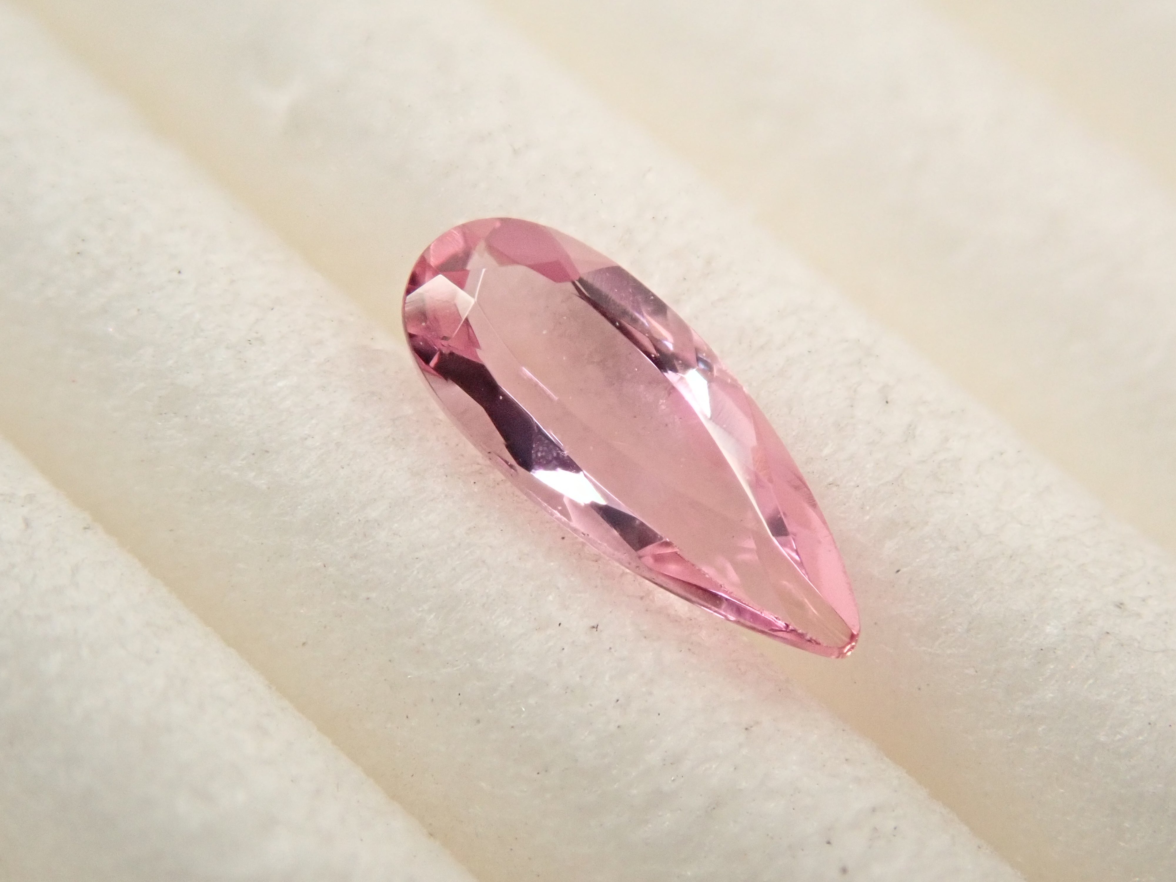 ブラジル産非加熱ピンクインペリアルトパーズ（シェリーピンク） 0.284