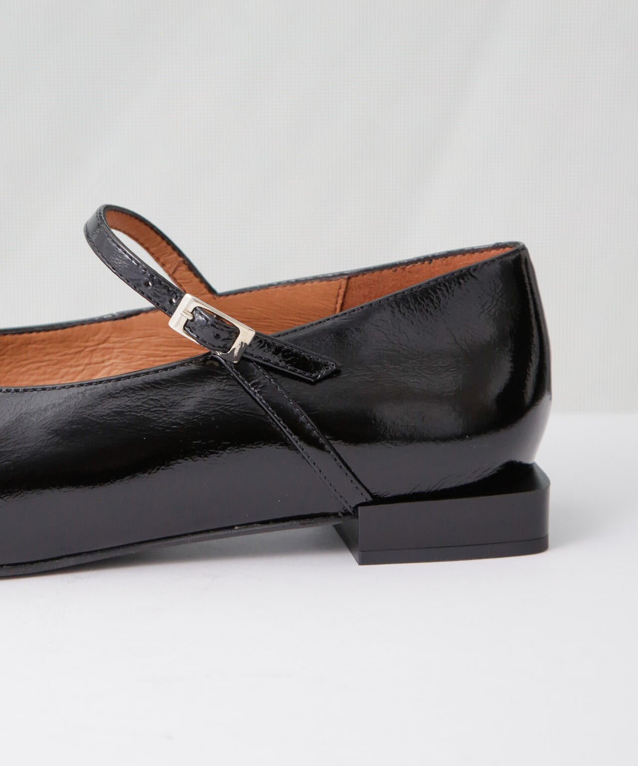 ANGEL ALARCON / ポインテッド ストラップ パンプス