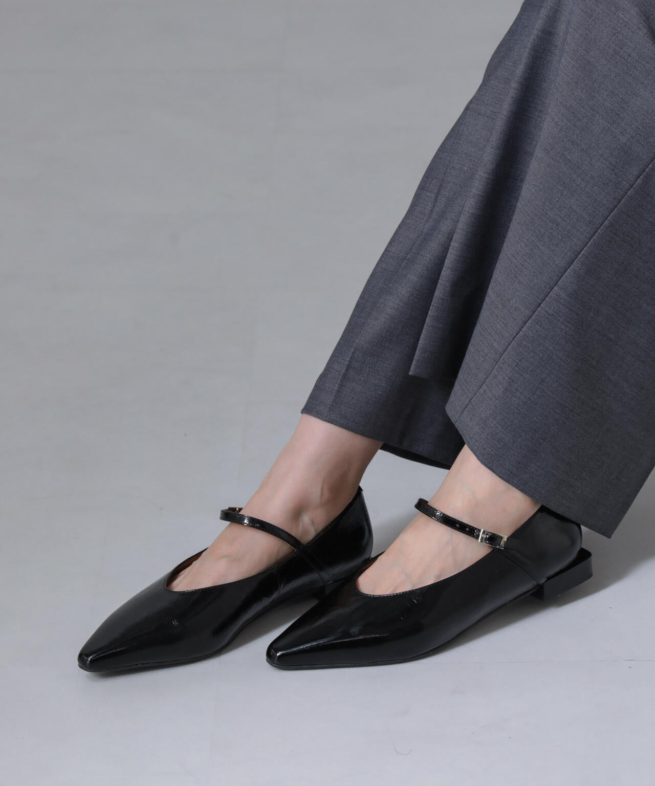 ANGEL ALARCON / ポインテッド ストラップ パンプス