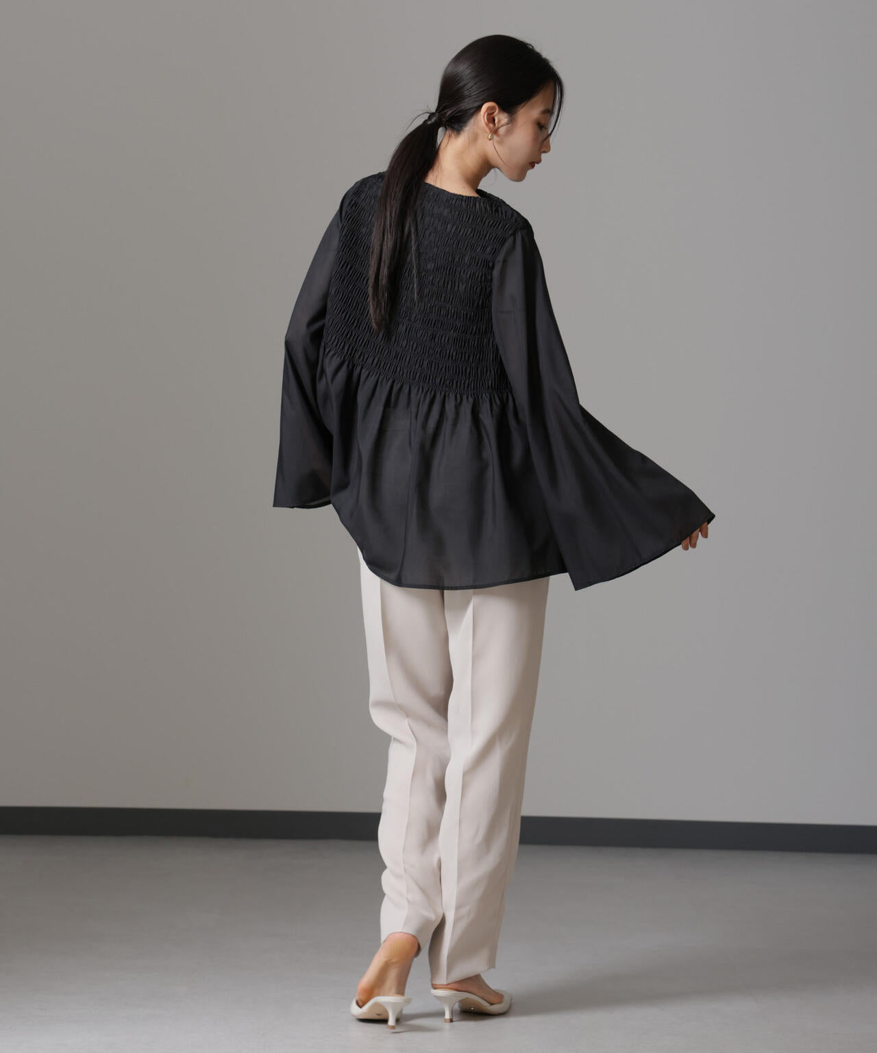 シャーリング フレア スリーブ ブラウス