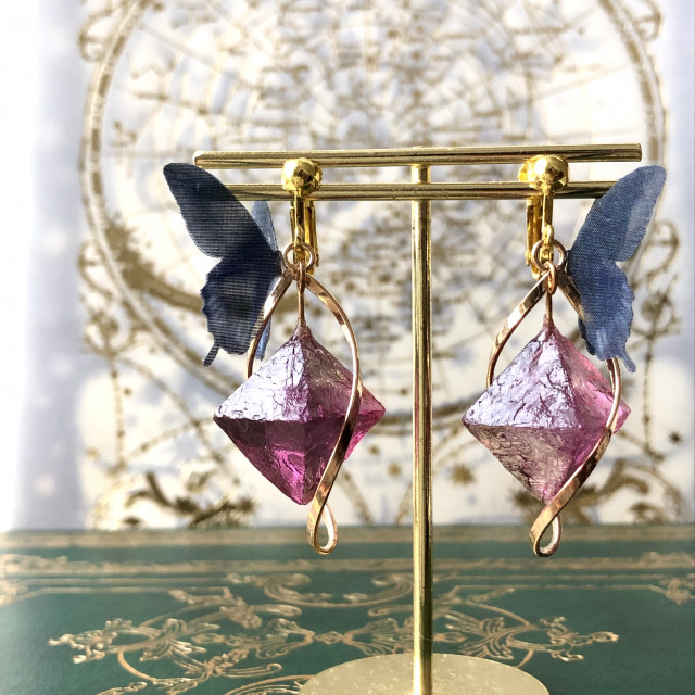 魔女ヴィオレットの妖精ピアス by yokoasu鉱物実験室～雑貨百般