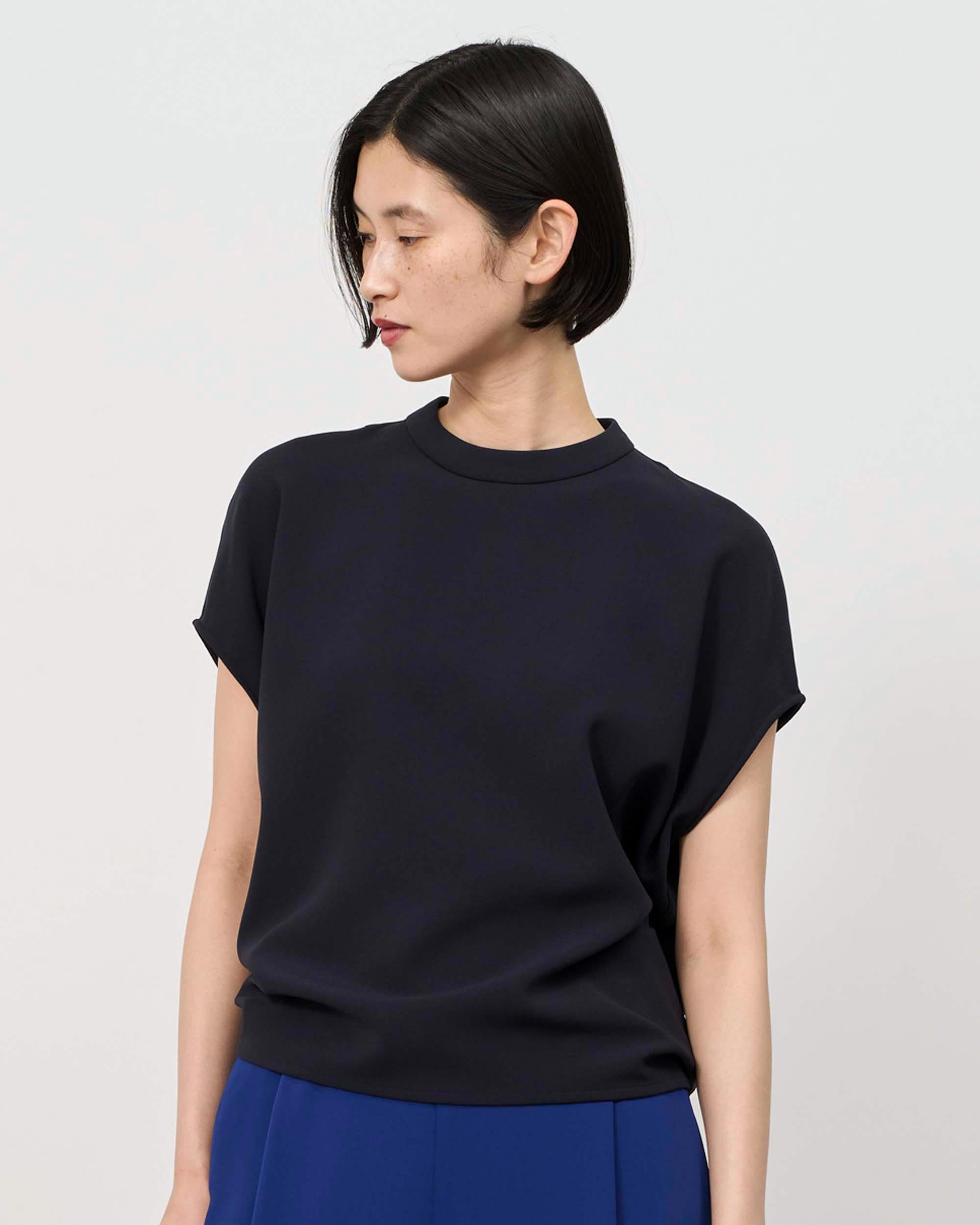 スタンドカラーコクーンブラウス - SOÉJU online store｜上質な大人の