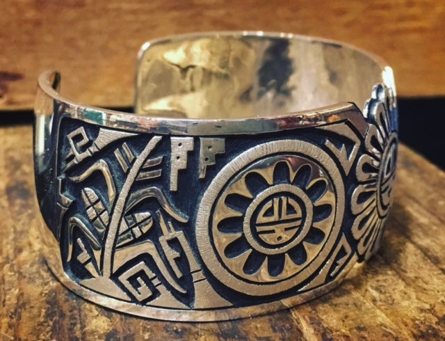ホピ族クリフトン・モア サンフェイス バングル | ｲﾝﾃﾞｨｱﾝｼﾞｭｴﾘｰ