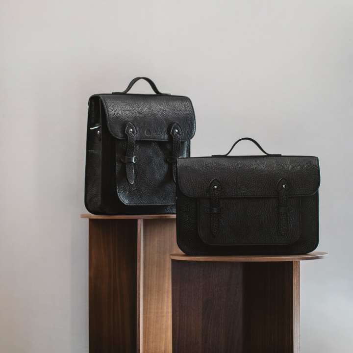 GANZOの新作は上品でクラシカルなシュリンクレザー製バッグ