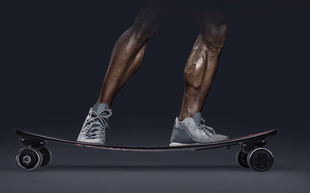 初心者でも即マスター！超軽量・スピート自由な電動スケートボード