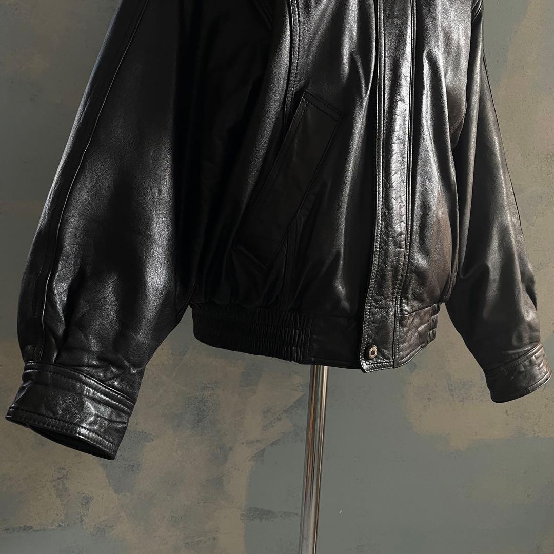 type A-2“volunt“牛革“黒“短丈“bomber jacket