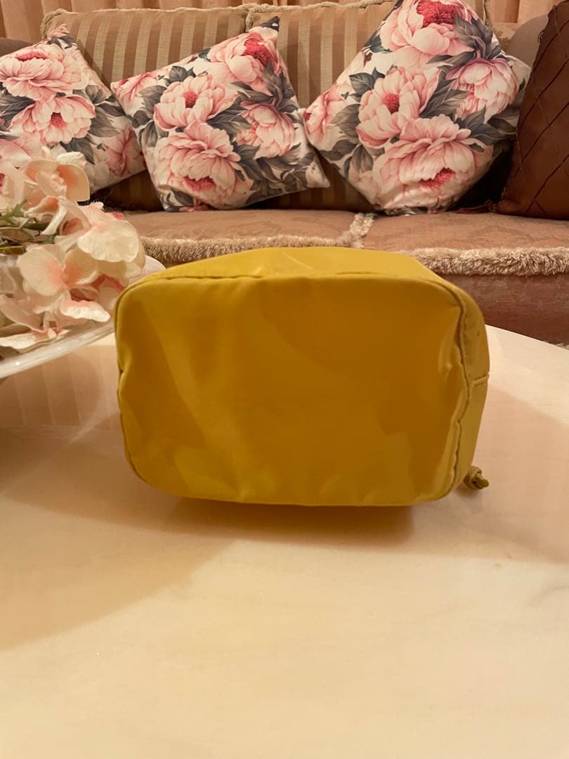 PRADA❣️イエロードローストリングポーチ‼️新品未使用❣️極美品