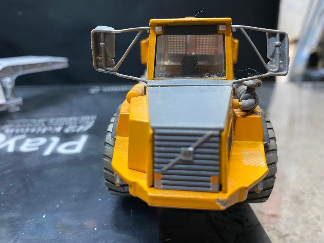 京商 1/43 UDクオン 低床トレーラー ボルボアキュレートダンプセット