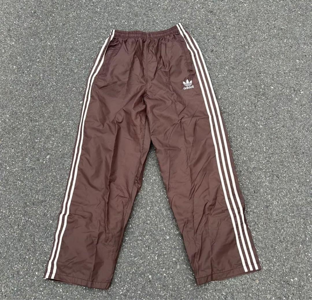 adidas 90s ナイロン トラックパンツ ブラウン×ベージュ 在原みゆ紀