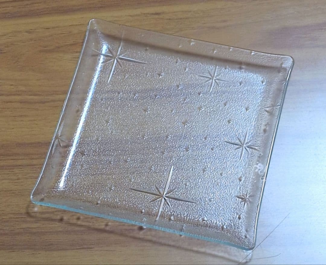 ガラス製 星型模様皿 - メルカリ