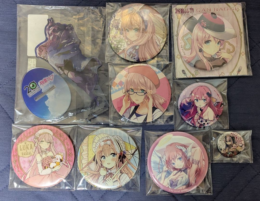 巡音ルカ 缶バッジ アクリルスタンド セット 初音ミク ファミリーマート 限定 コラボキャンペーン 巡音ルカ