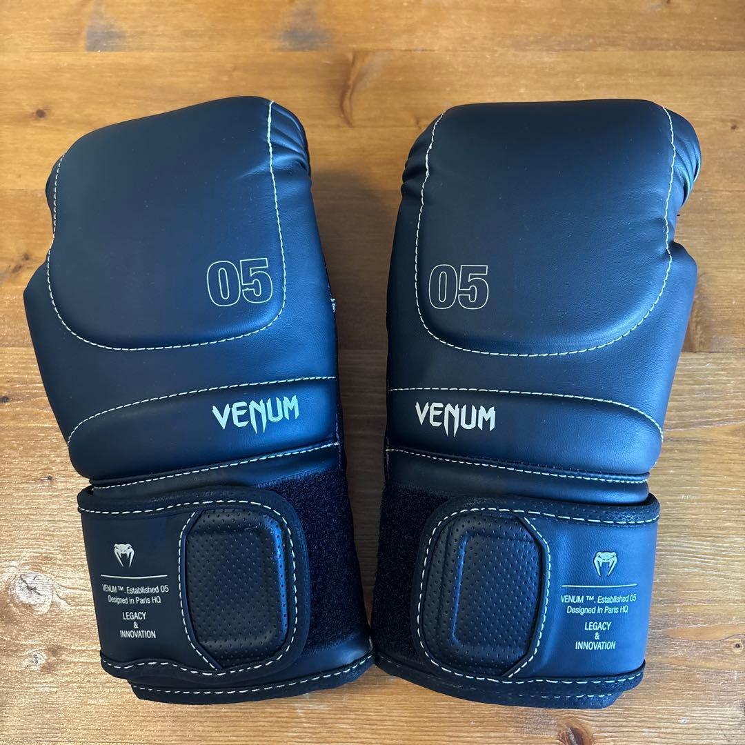 【新品】Venum Impact Evo 8oz ブラック Amazon.co.jp: Venum Impact Evo ボクシンググローブ - ブラック