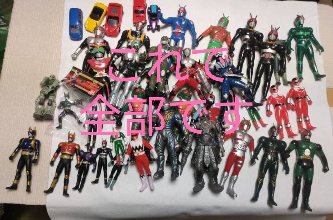 仮面ライダーシリーズ32体＋戦隊3体＋ミニカー5台、片腕の無いザク