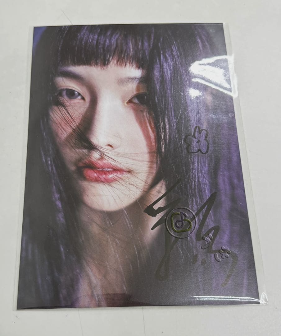 ILLIT IROHA イロハ 直筆サイン - メルカリ