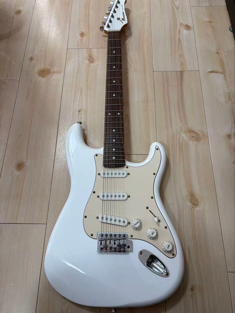 ホワイト ストラトキャスター エレキギター