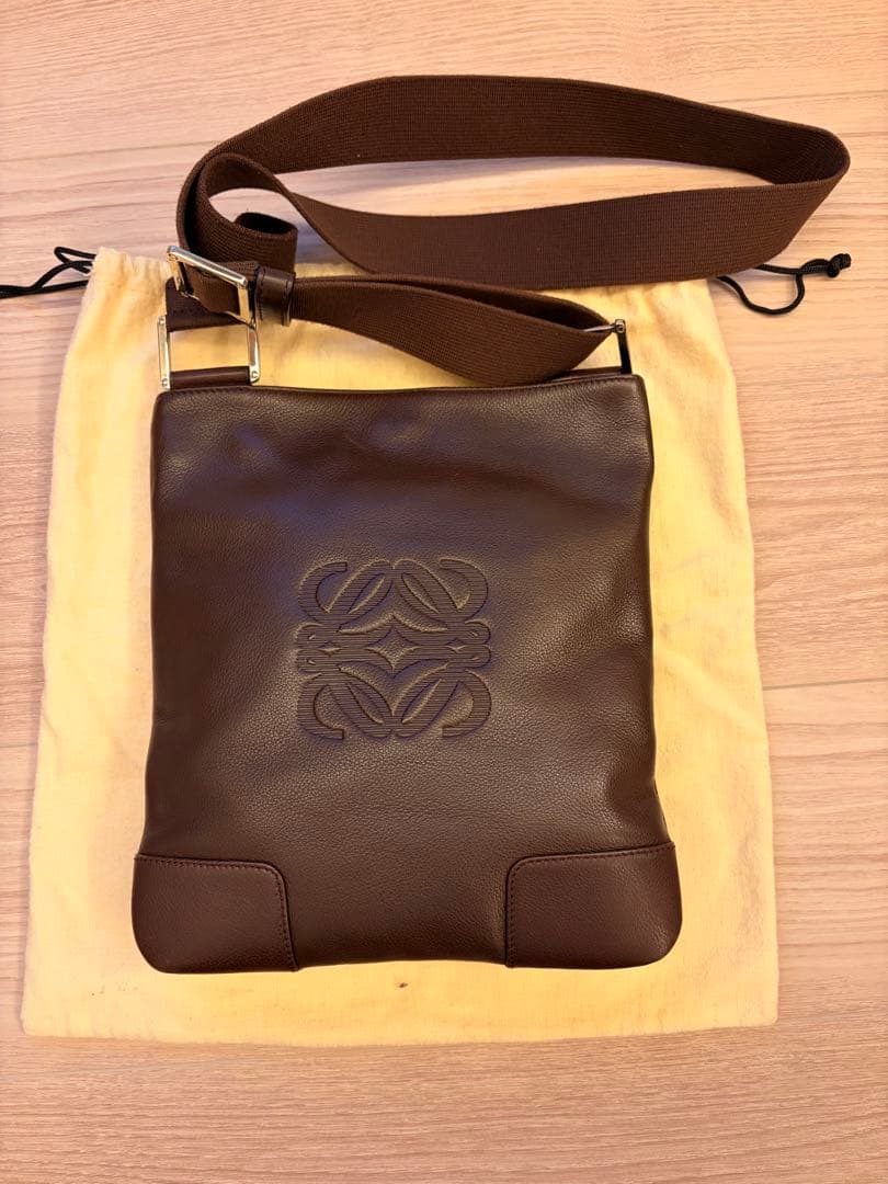 美品】LOEWE ロエベ アナグラム レザー メッセンジャーバッグ ブラウン