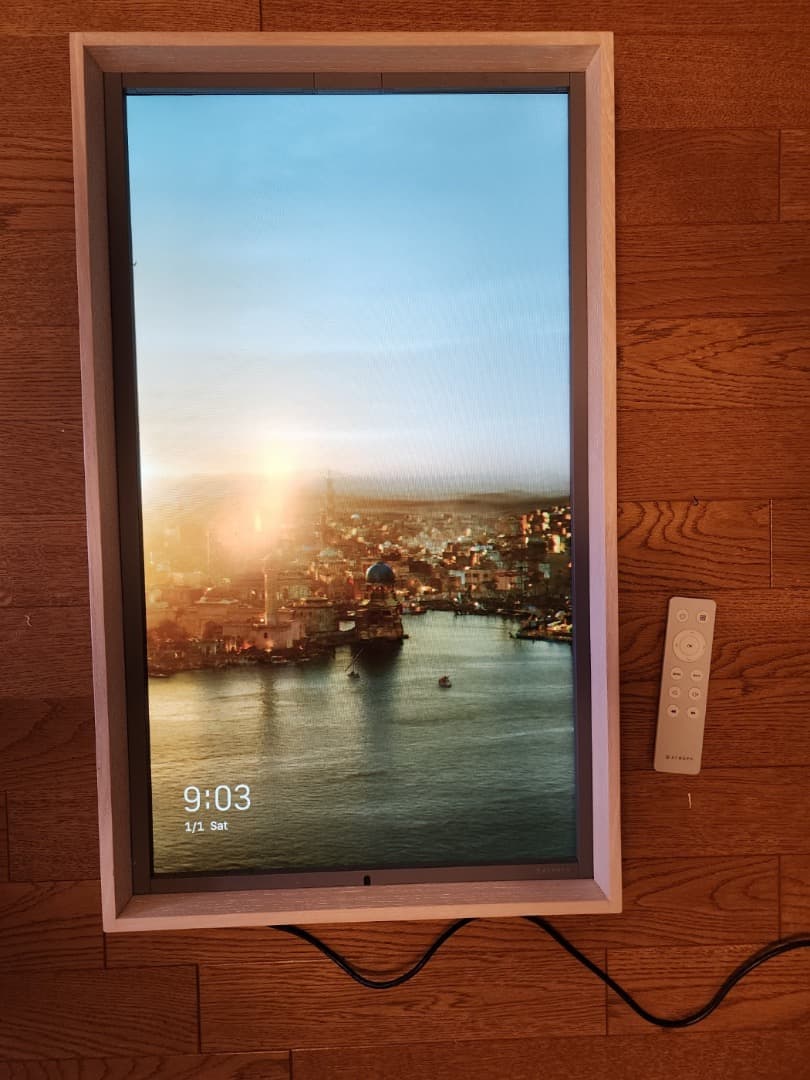 Atmoph Window 2 アトモフ ディズニー カリモク製の高級フレーム