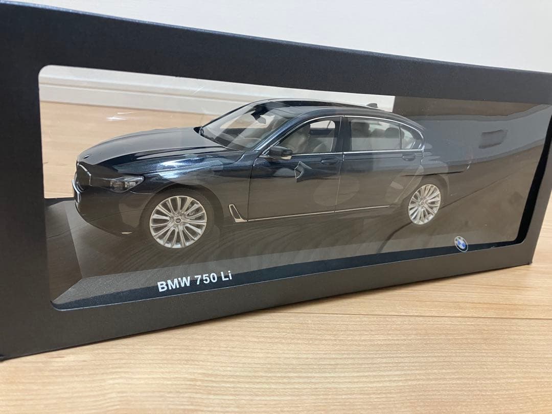 BMW 750 Li ミニカー 1/18 黒 Amazon.co.jp: ミニカー スケールモデルカー 1:18 BMW7シリーズ750Li