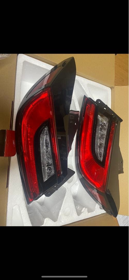 GR86 純正テールライト　zn8 トヨタGR86/TOYOTA/ZN8ハチロク純正USテールライト左右(サイドマーカー