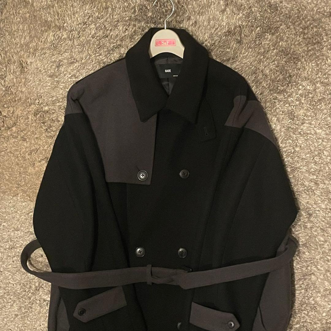 HARE ブラックとグレーのダブルブレストトレンチコート HARE（ハレ） トレンチコート コート レイヤードダブルコート(HARE